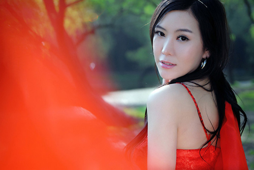 这些女人名也禁不住诱惑玩起感情游戏